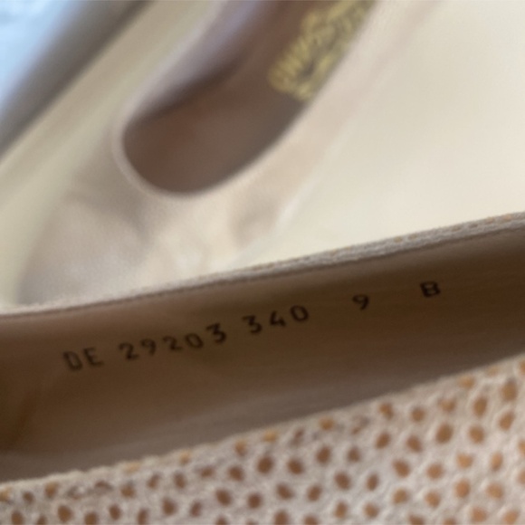 Salvatore Ferragamo Textured Cream Heels - Picture 3 of 5
